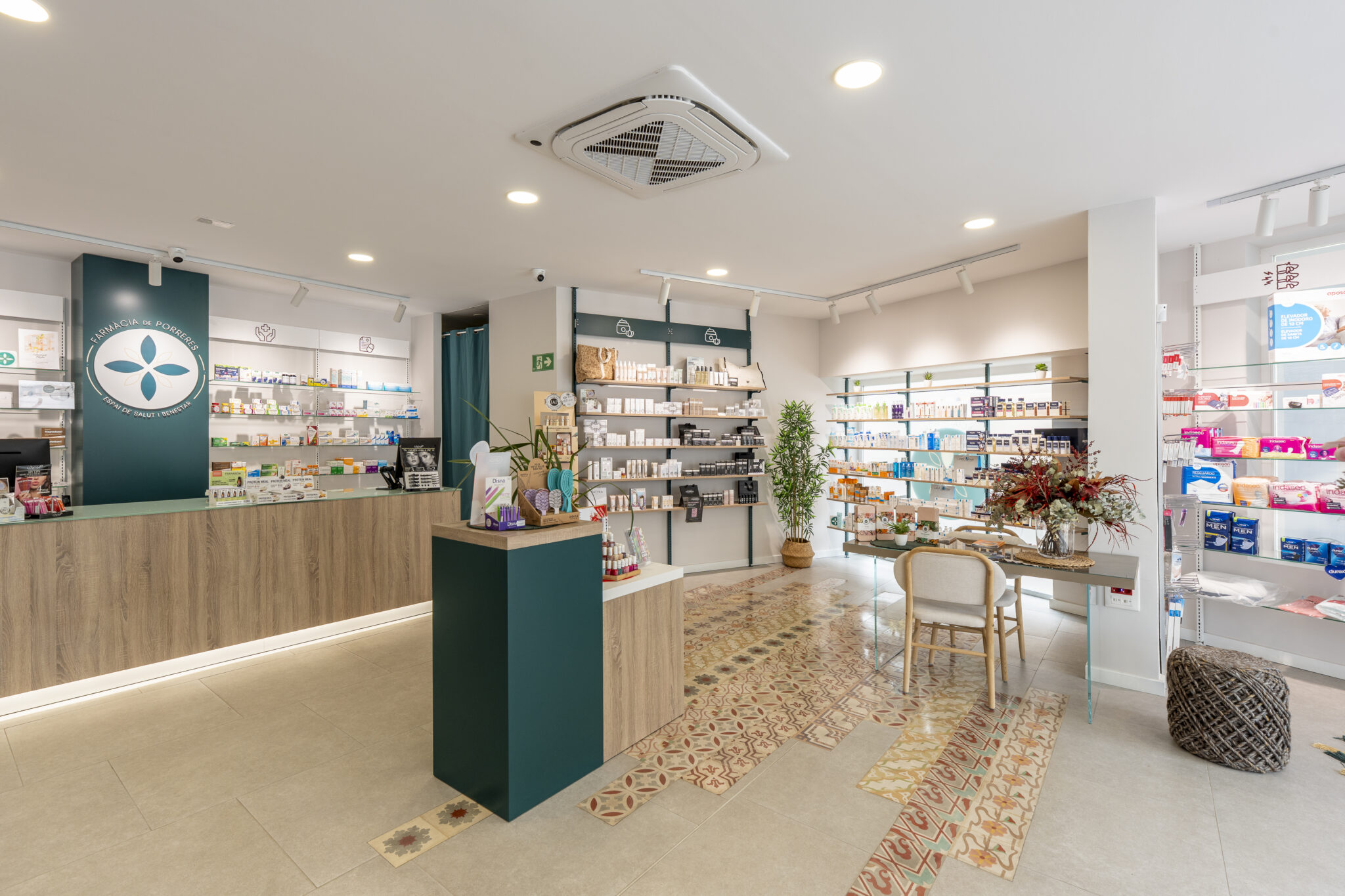 Farmacia Porreres PLano general lateral