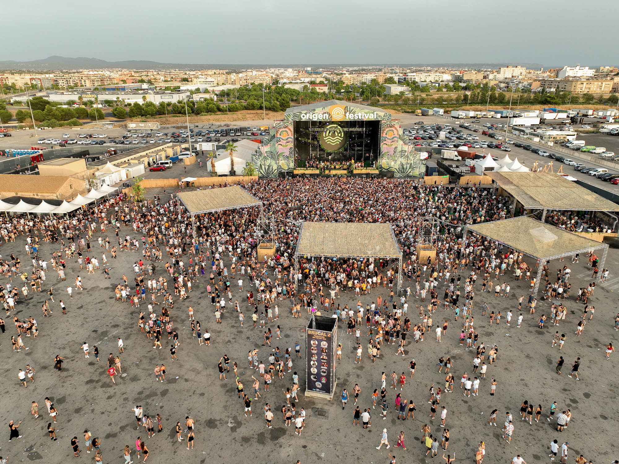 ORIGEN x ELROW Dron, gran general frontal. Día