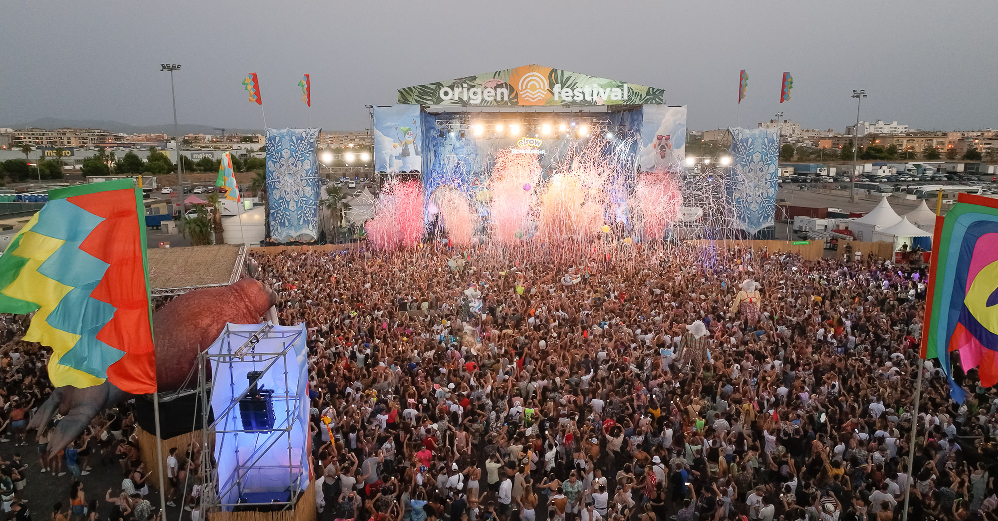 ORIGEN x ELROW Dron, plano general escenario. Día